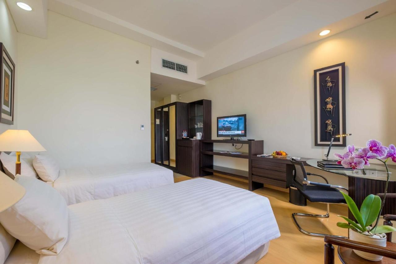 Sintesa Peninsula Hotel Palembang Exterior photo