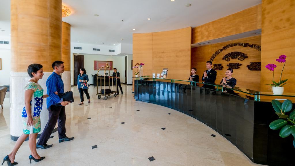 Sintesa Peninsula Hotel Palembang Exterior photo