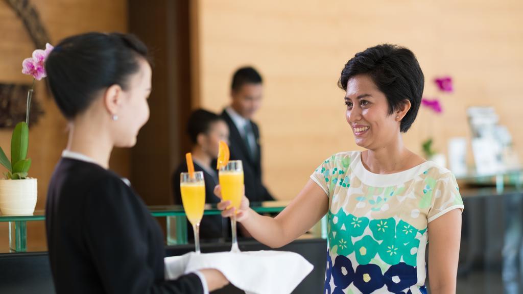 Sintesa Peninsula Hotel Palembang Exterior photo