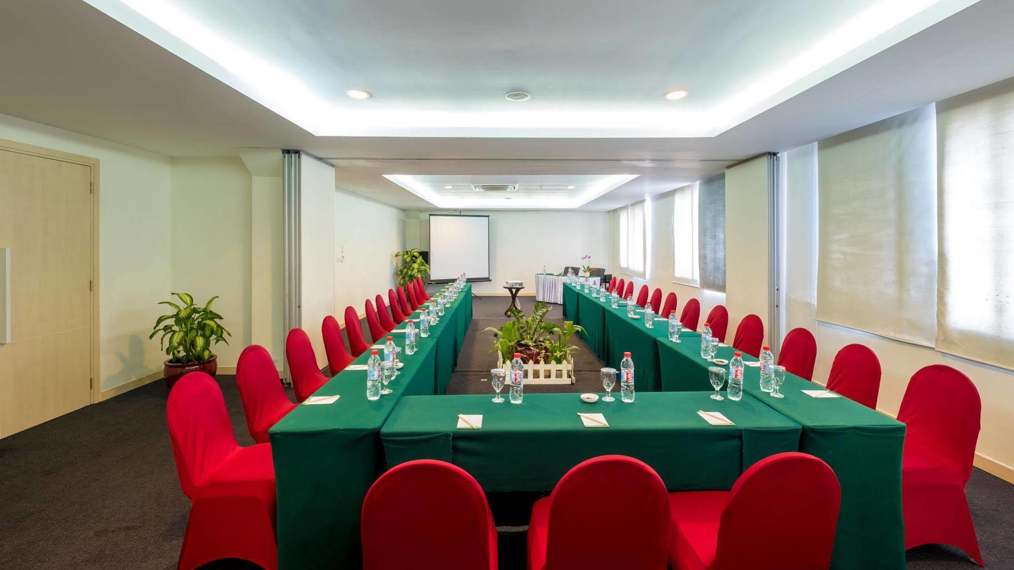 Sintesa Peninsula Hotel Palembang Exterior photo